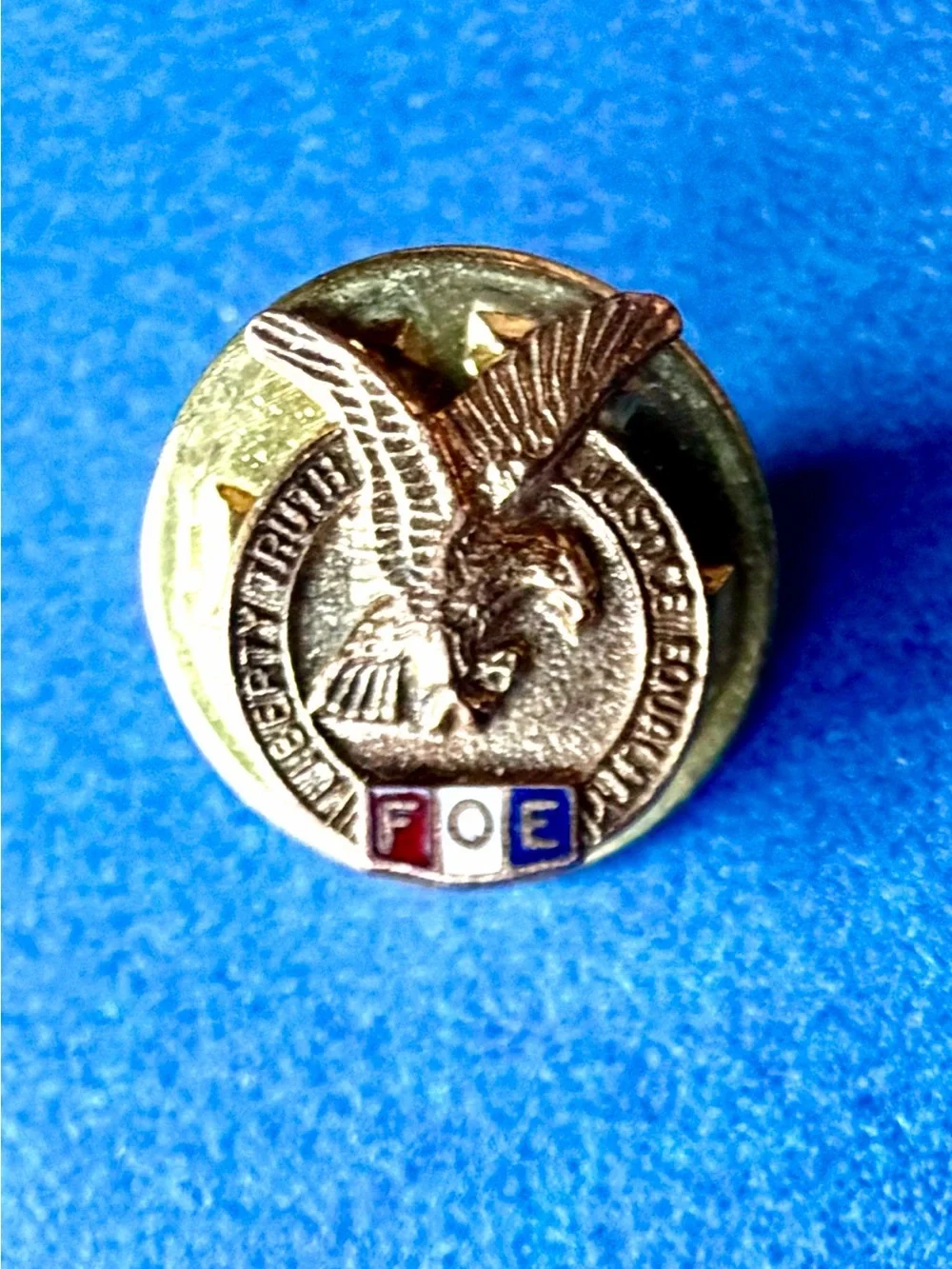 Vintage Fraternal Order of Eagles F.O.E. Eagle Lapel Pin – Collectible